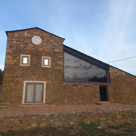 בית כפרי Linhares - Turismo, Natureza E Aventura קסטניירה דה פרה